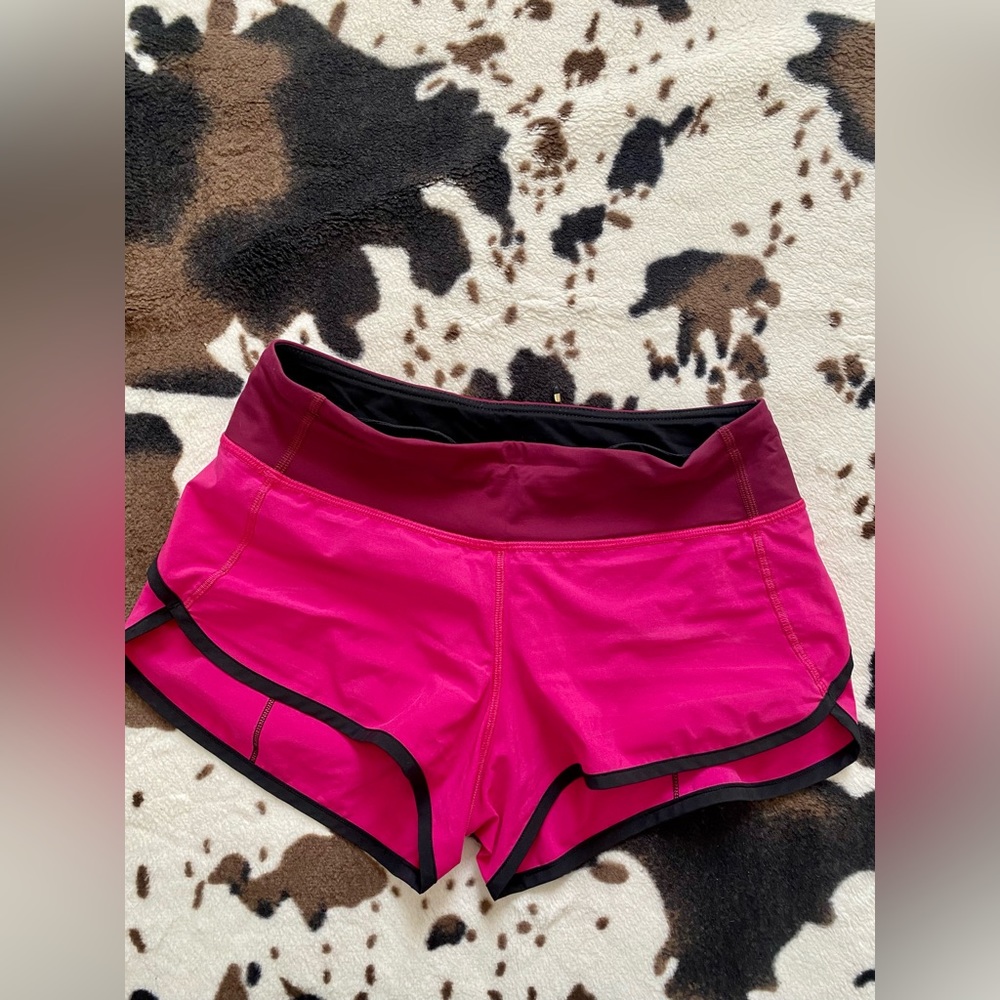 Lululemon Low-Rise Lined Short 2.5"